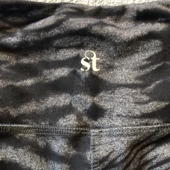 Strut This black/grey zebra striped leggings - Picture 3 of 3